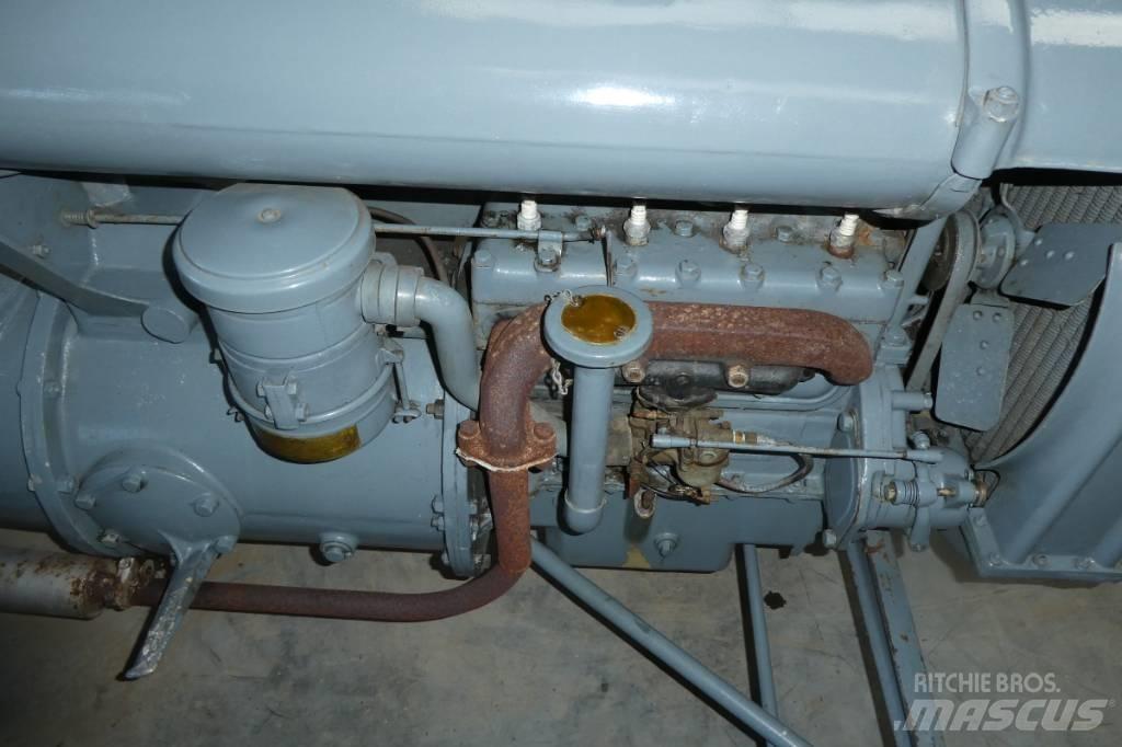 Ferguson type a 曳引機