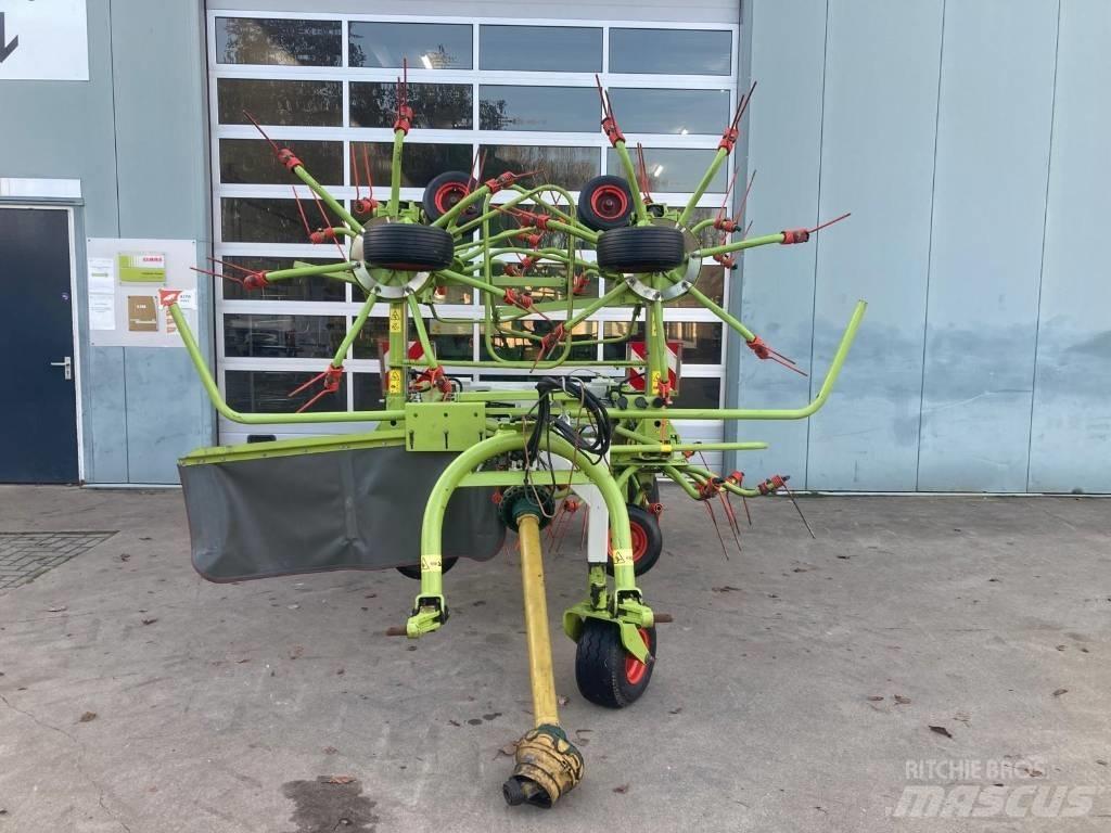 CLAAS Volto 1050 T 耙與翻草機