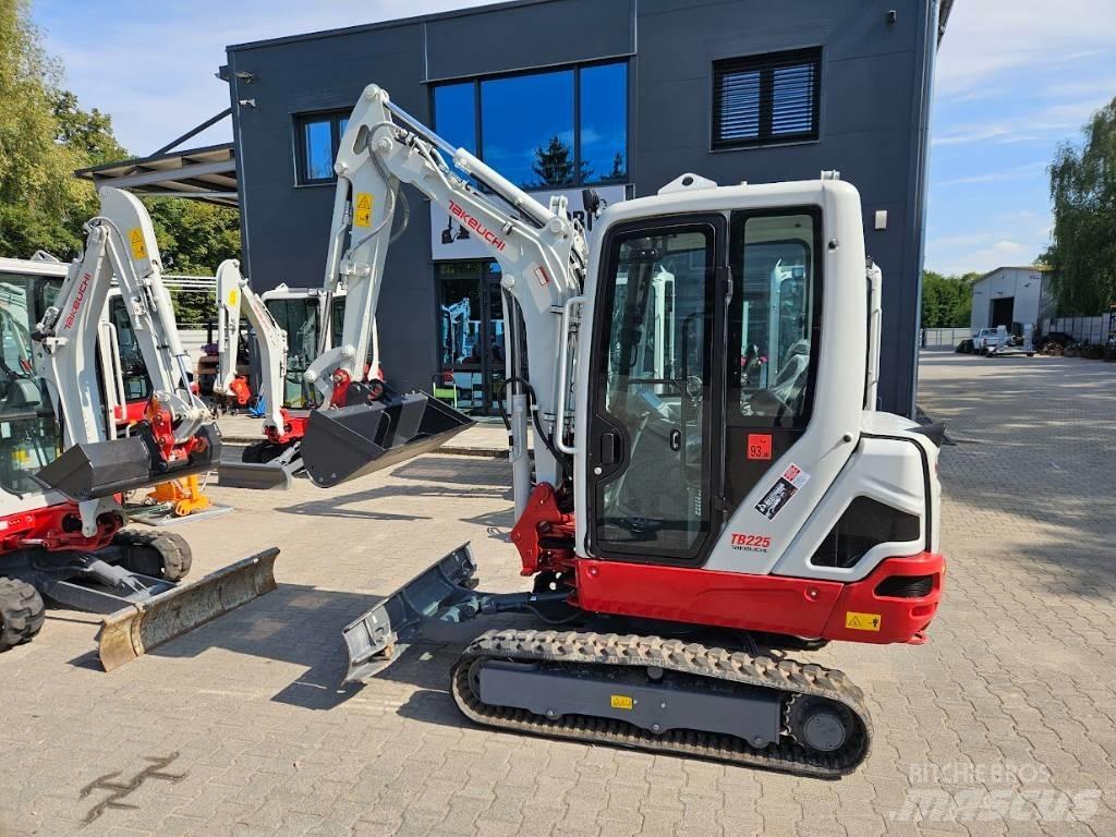 Takeuchi TB225 V0 小型挖土機/掘鑿機<7t(小型挖掘機)