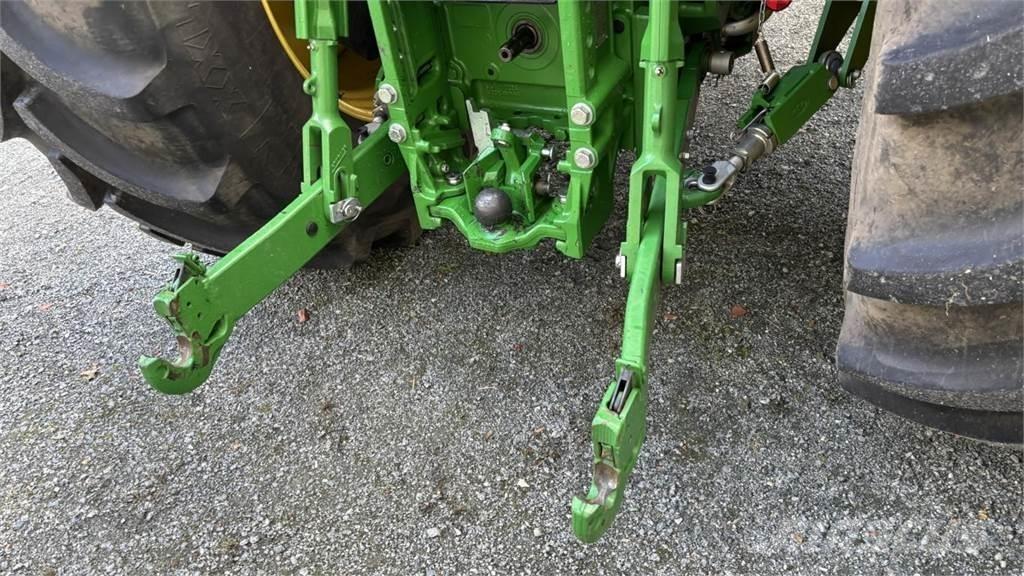 John Deere 6R215 曳引機