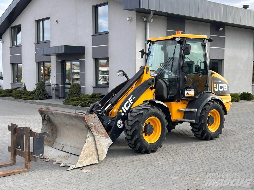 JCB 409 AGRI 輪胎式裝載機