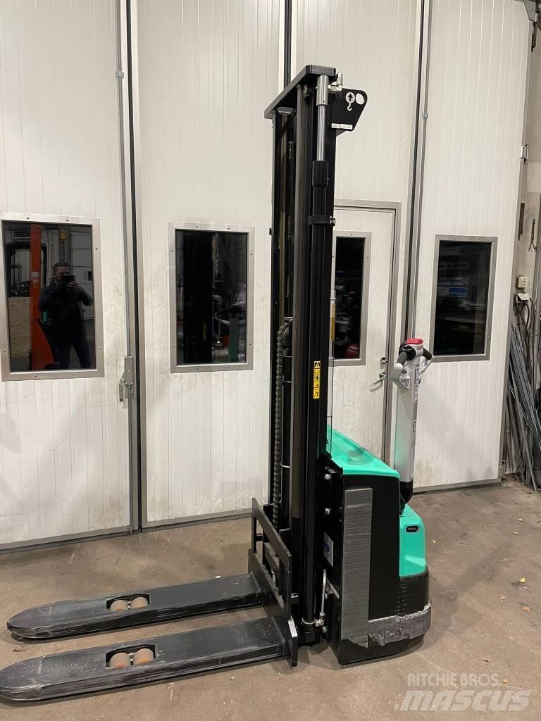 Mitsubishi SBP12N3 行走控制式堆積機