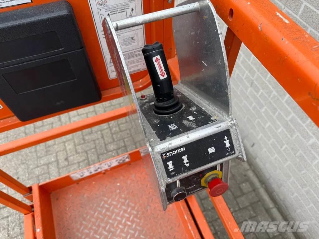 Snorkel S3220E 剪式升降機