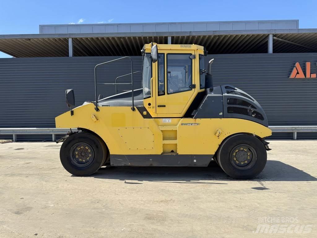 Bomag BW 25 RH 膠輪滾壓機