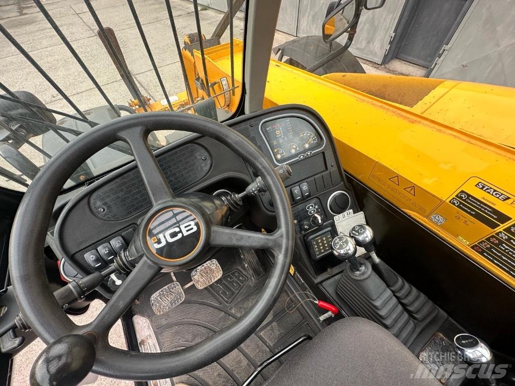 JCB 531-70 伸縮臂操作車