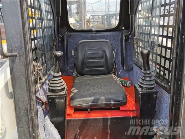 Bobcat S130 滑移轉向裝載機