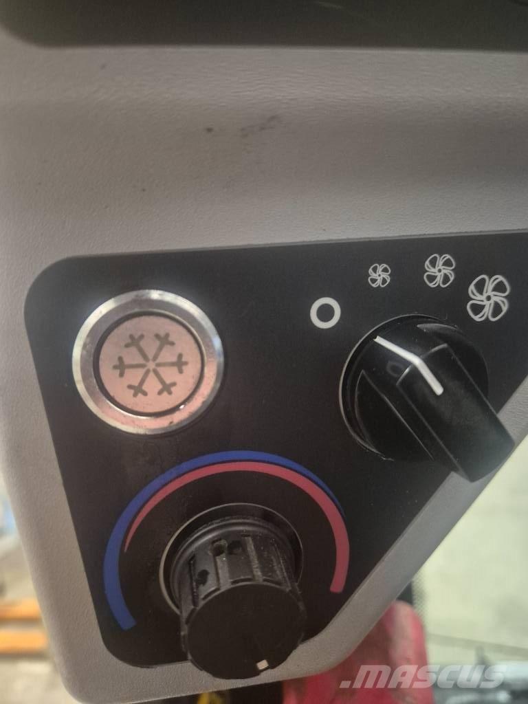 JCB 155 滑移轉向裝載機