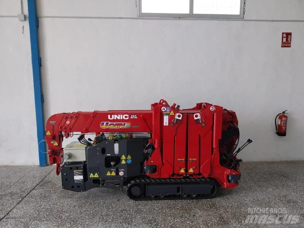 Unic URW 295 小型起重機