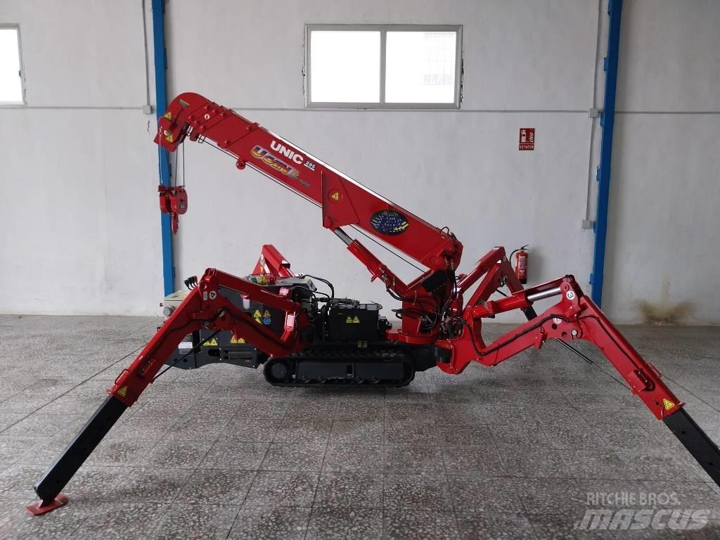 Unic URW 295 小型起重機