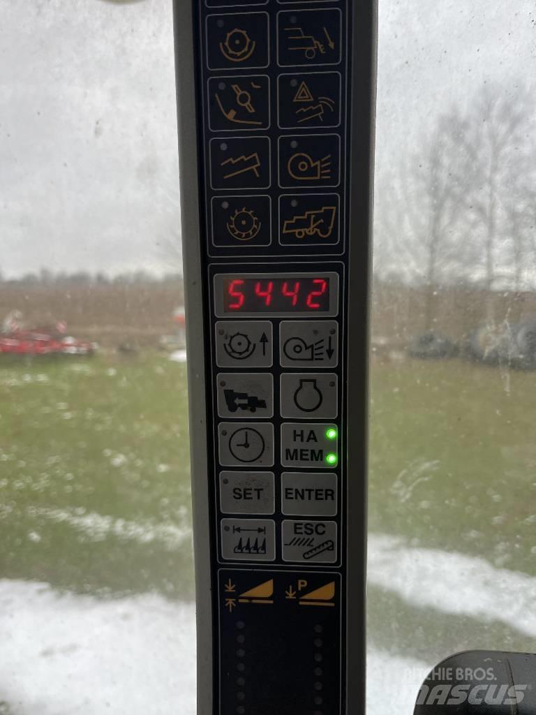 New Holland CSX 7070 聯合收穫機