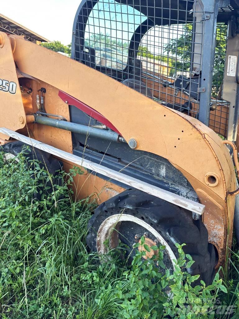 CASE SR 250 滑移轉向裝載機