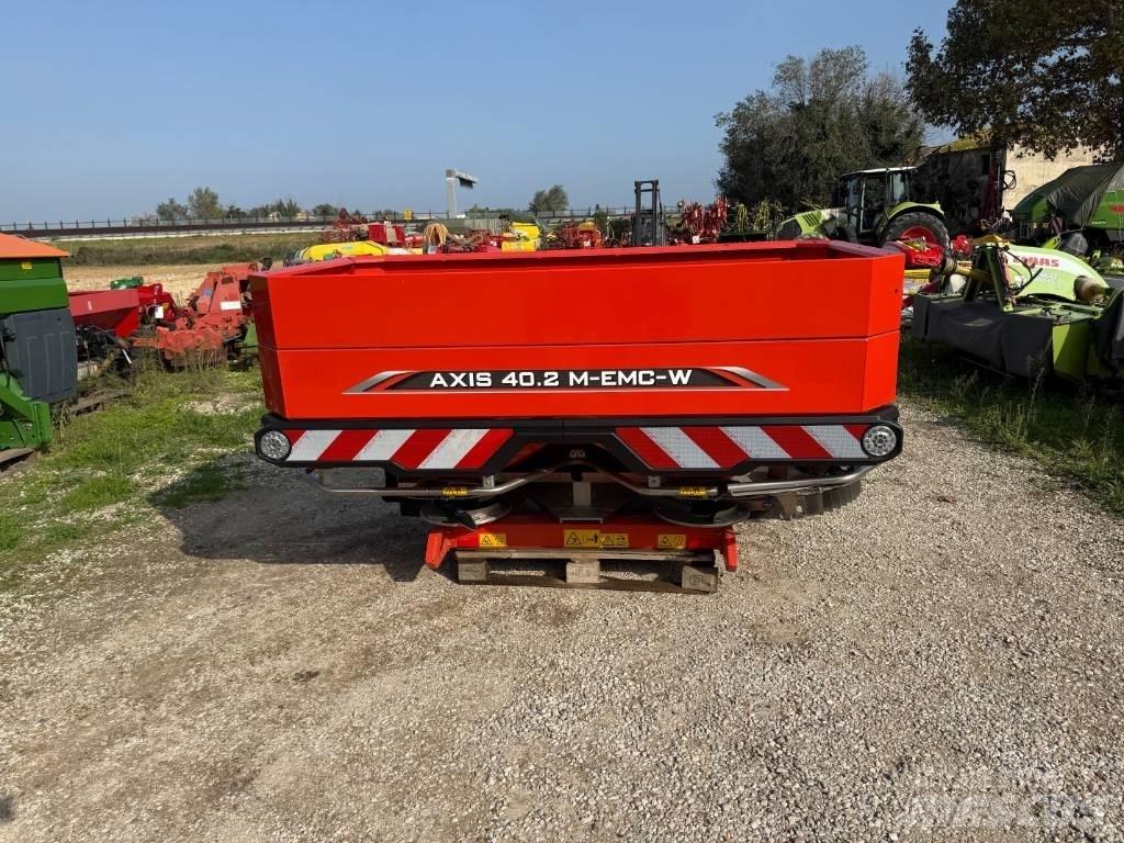 Kuhn AXIS 40.2 肥料撒佈機