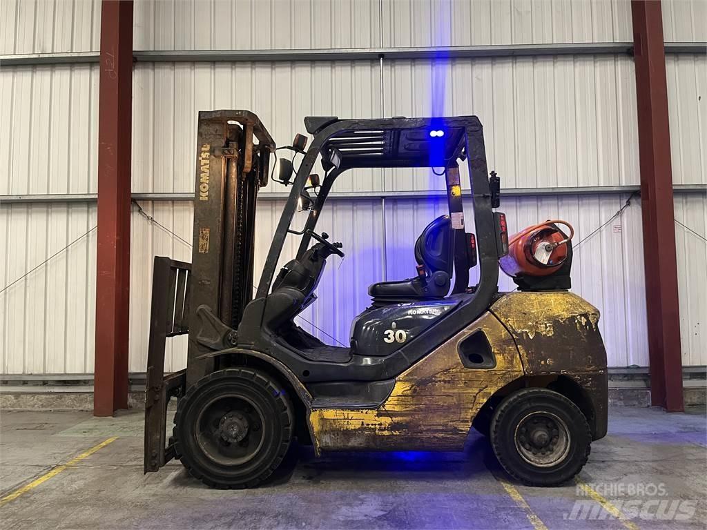 Komatsu FG30T-17 液化石油氣LPG卡車