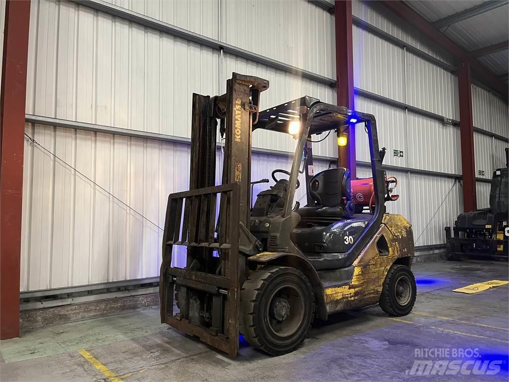 Komatsu FG30T-17 液化石油氣LPG卡車