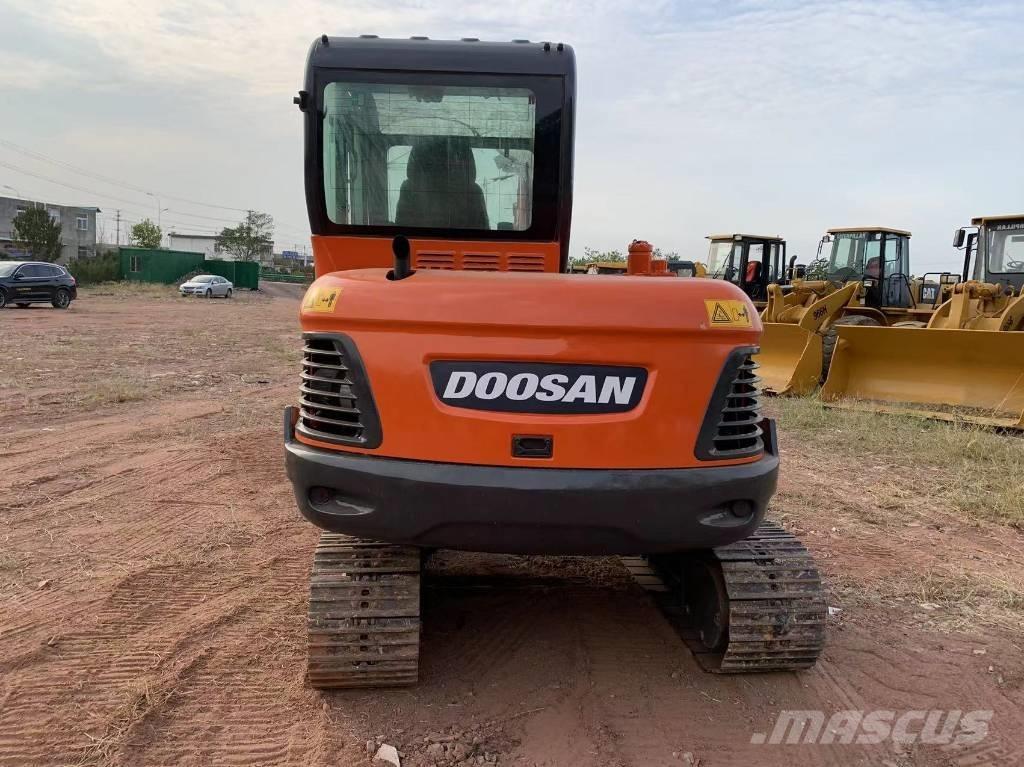Doosan DX 55 小型挖土機/掘鑿機<7t(小型挖掘機)