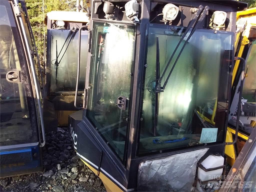 Eco Log 564c 駕駛室與內部