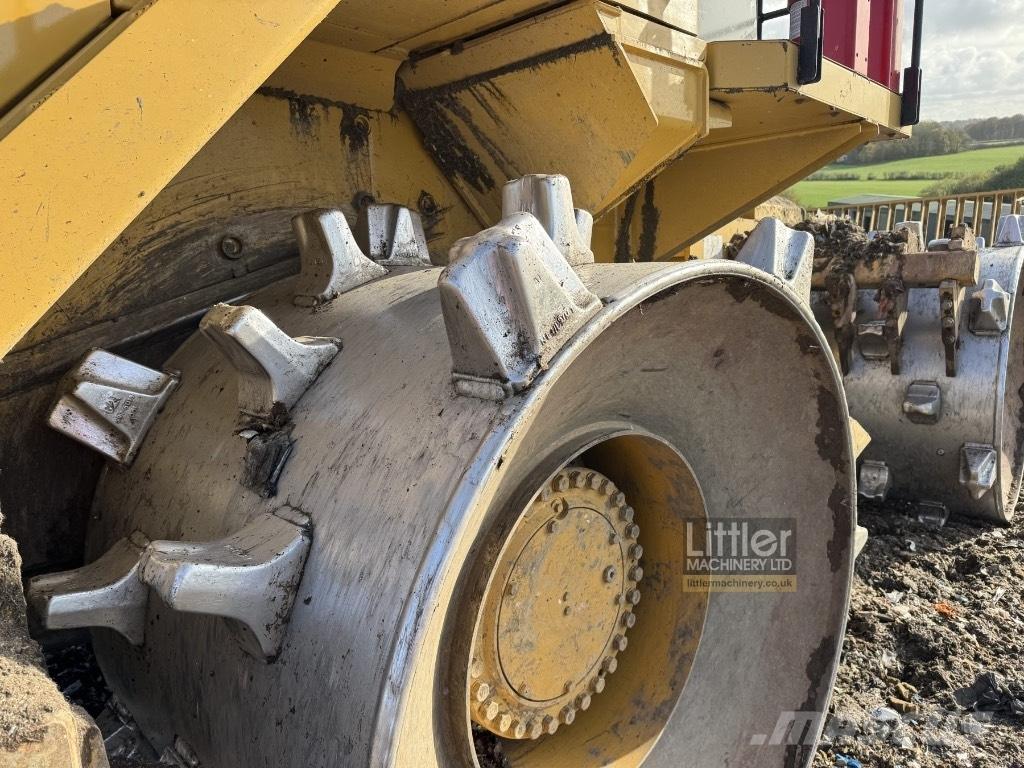 CAT 826 廢棄物壓實機