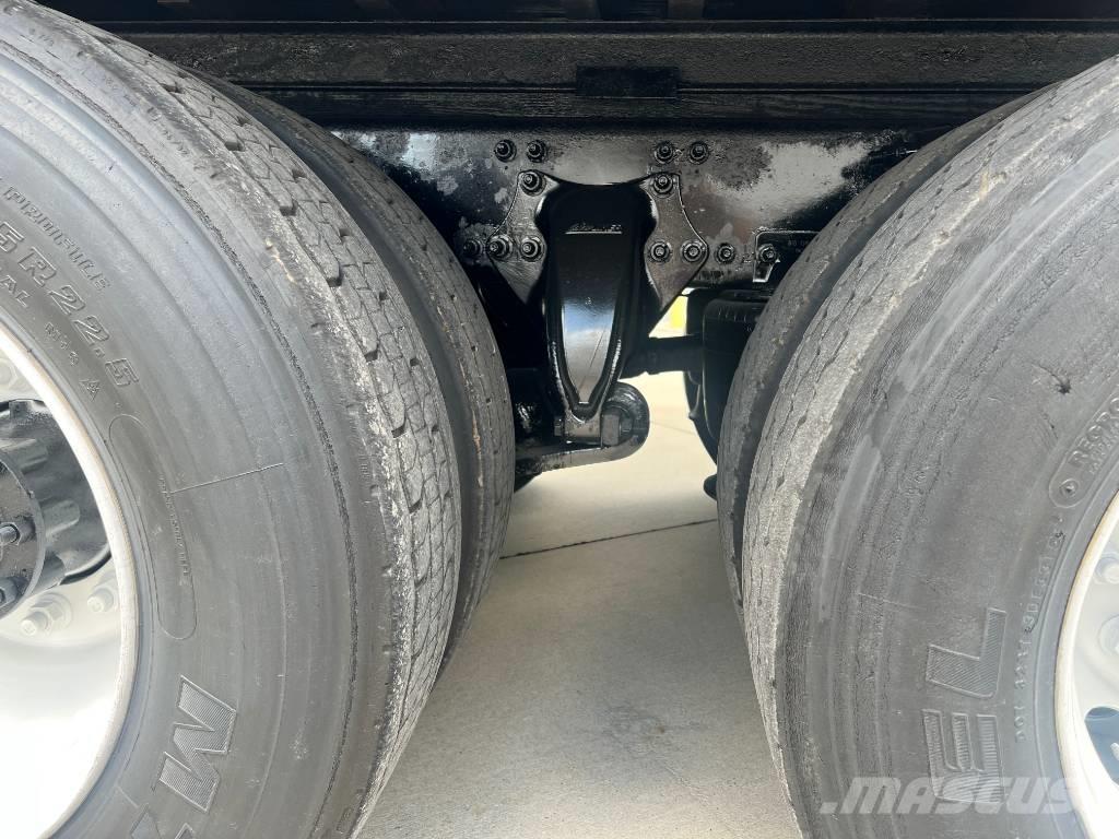 Freightliner M 106 貨箱式卡車