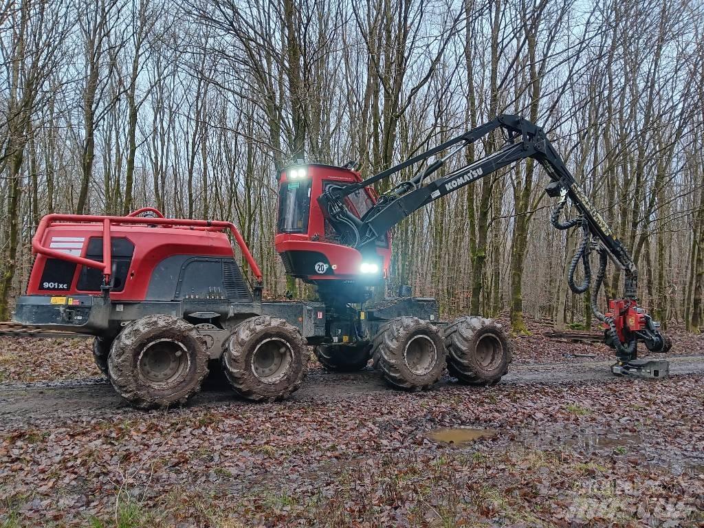 Komatsu 901 XC 收穫機