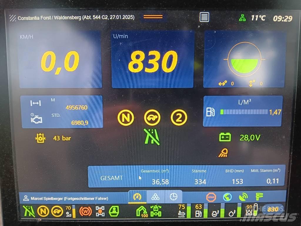 Komatsu 901 XC 收穫機