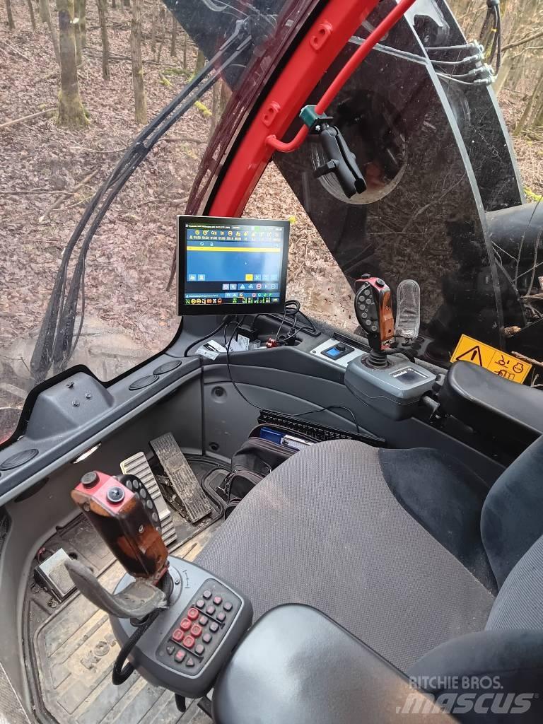 Komatsu 901 XC 收穫機