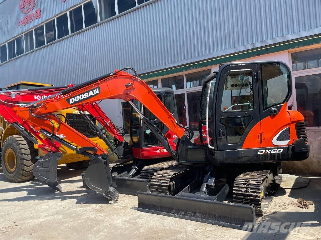 Doosan DX 60 小型挖土機/掘鑿機<7t(小型挖掘機)