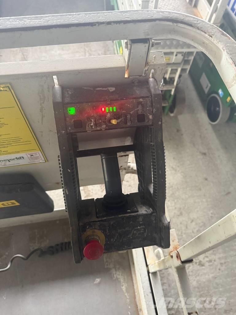 JLG 2646 ES 剪式升降機