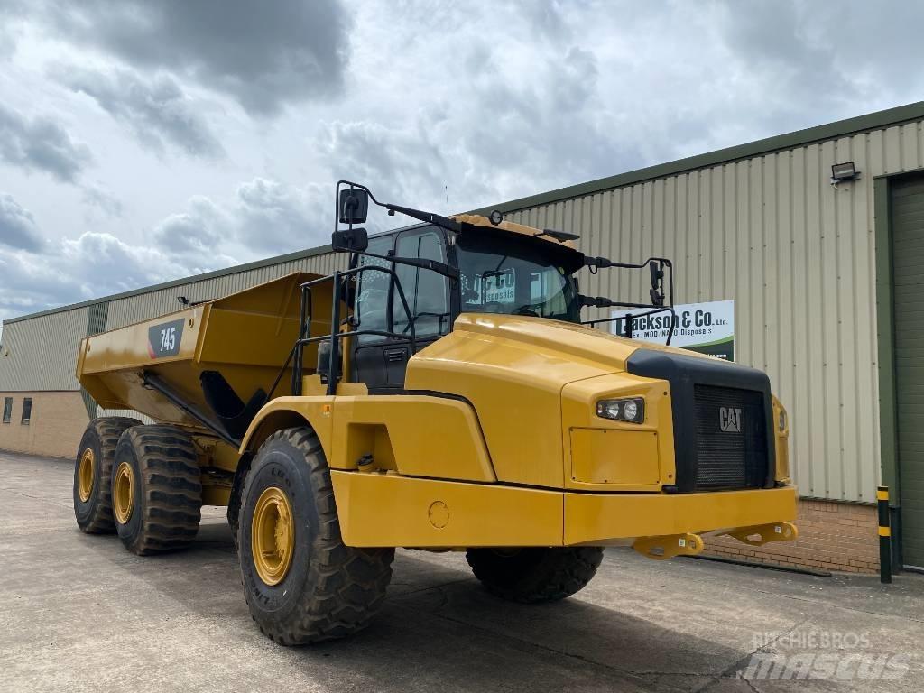CAT 745 C 鉸接式起吊車