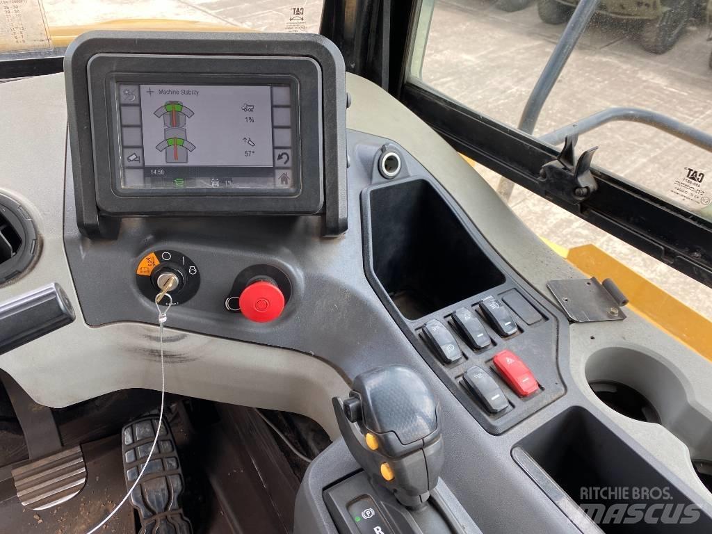 CAT 745 C 鉸接式起吊車