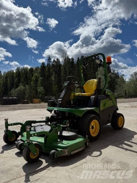 John Deere 1570 騎乘式割草機