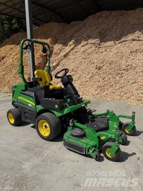 John Deere 1570 騎乘式割草機