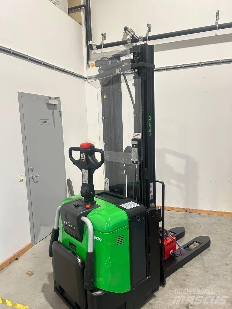 Cesab S 313 L 行走控制式堆積機