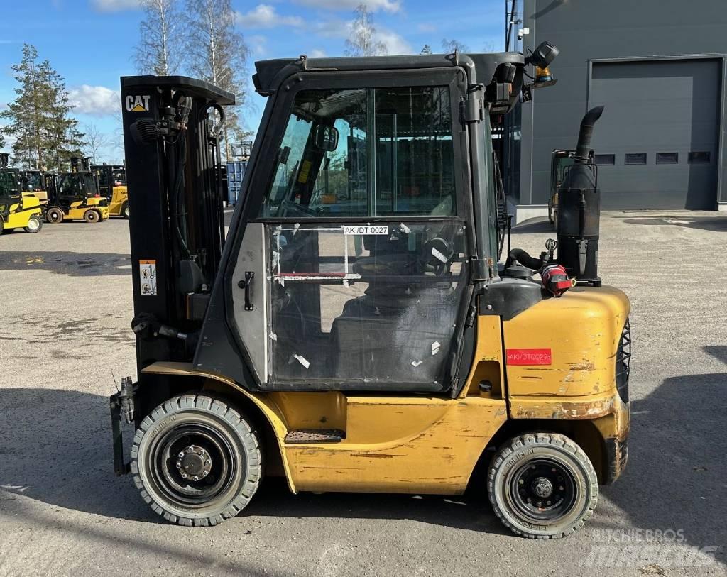 CAT DP 25 K 柴油卡車