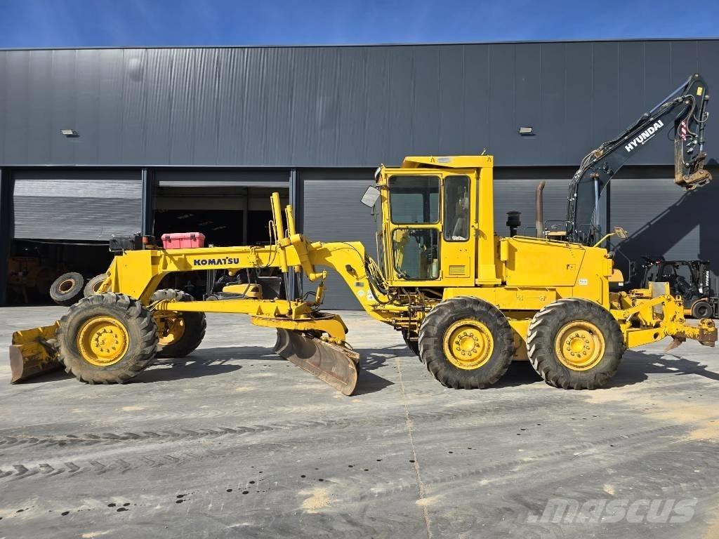 Komatsu GD521A-1 平土機