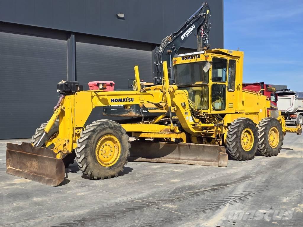 Komatsu GD521A-1 平土機