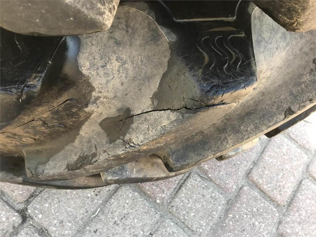 BKT 650/85R42 輪胎、車輪和輪圈