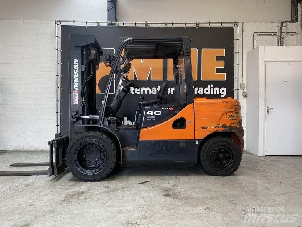 Doosan D40SC-5 柴油卡車