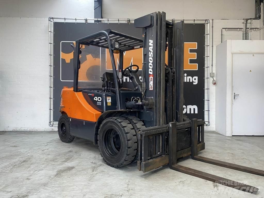 Doosan D40SC-5 柴油卡車