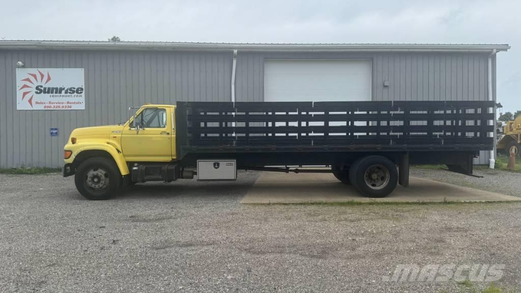 Ford F 700 平板式/側卸式卡車