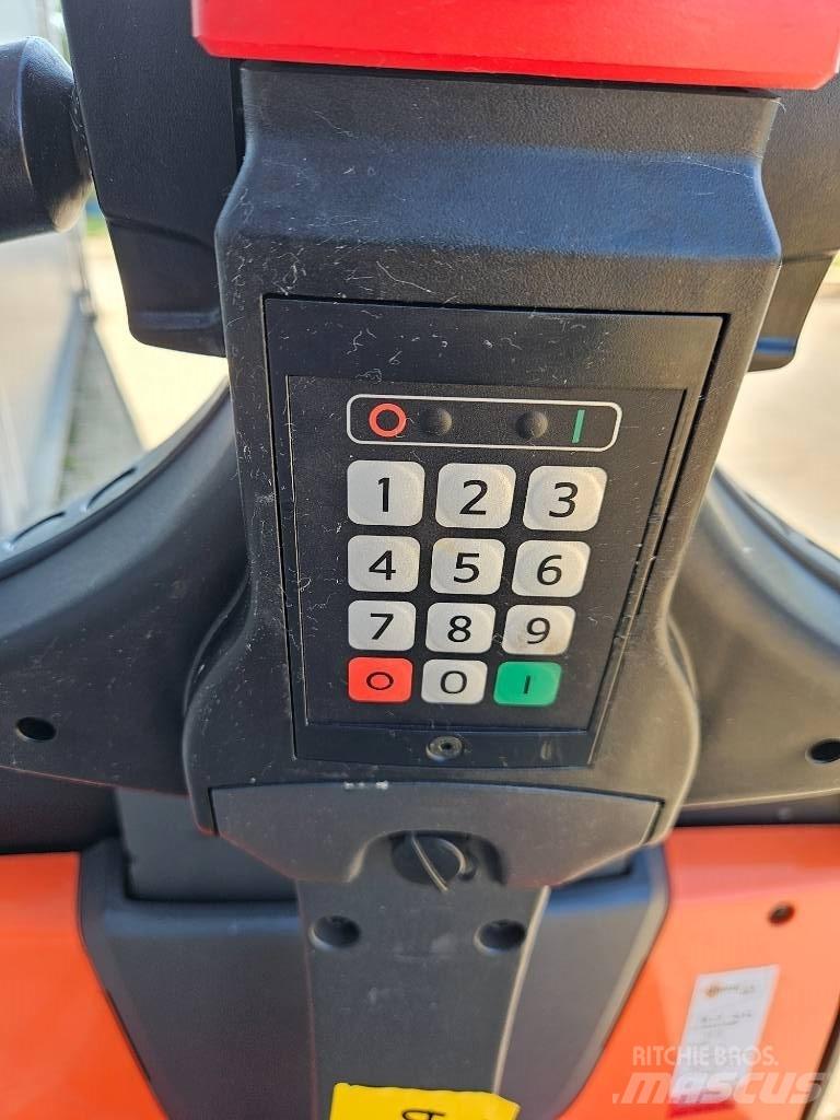 BT LWE 140 低架升降機