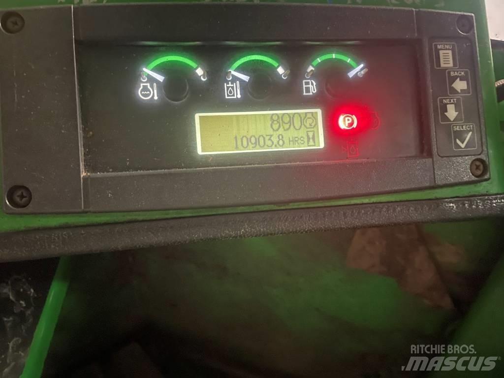 John Deere 643 K 伐木歸堆機