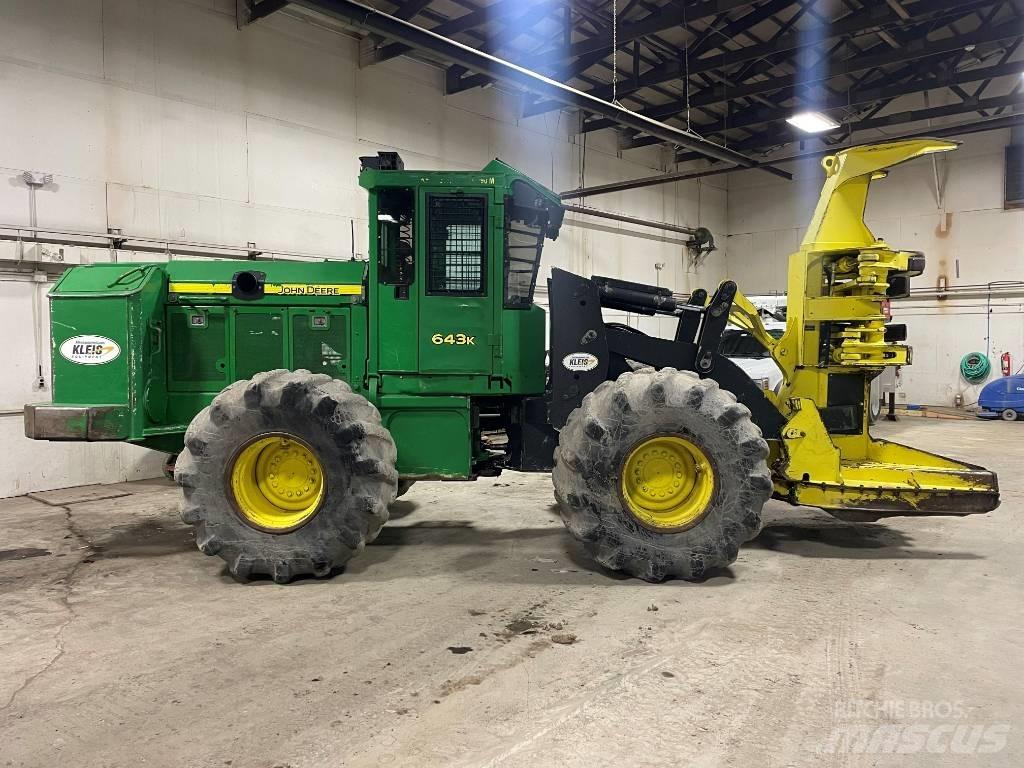 John Deere 643 K 伐木歸堆機