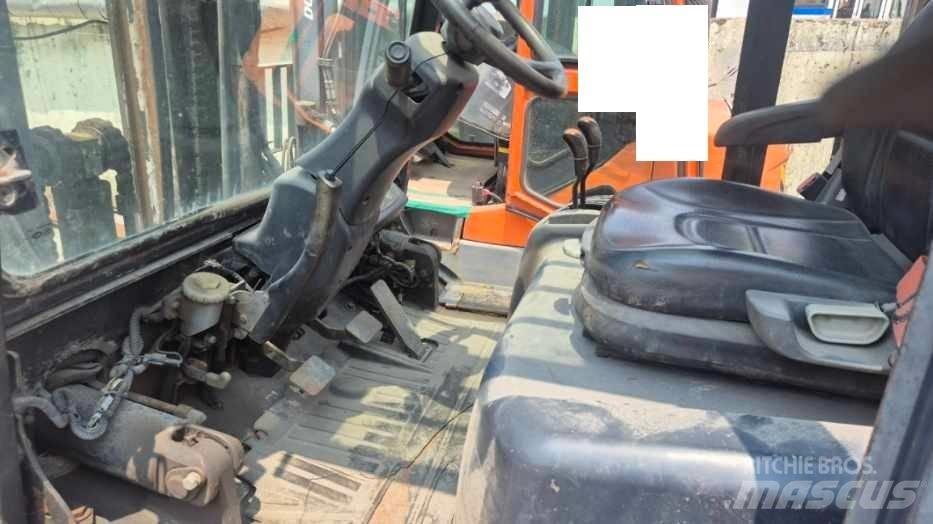 Doosan D 35 C-5 電動堆高機