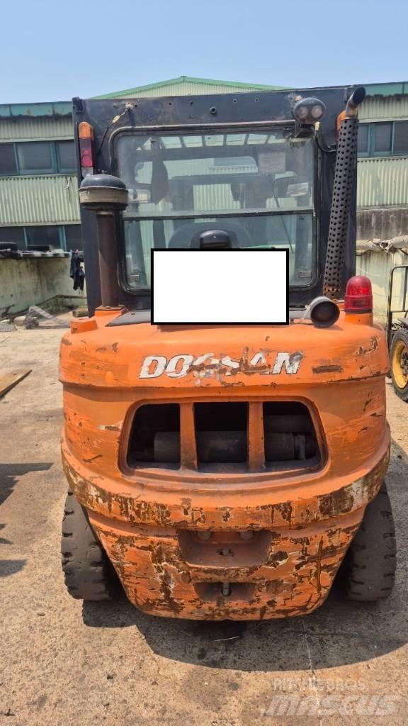 Doosan D 35 C-5 電動堆高機