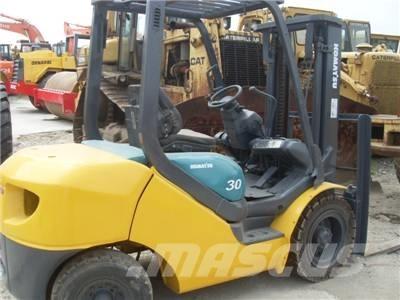 Komatsu FD 30 T-14 柴油卡車