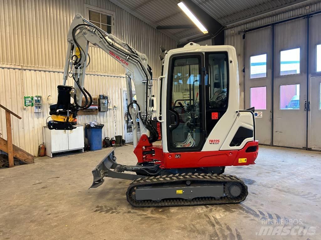 Takeuchi TB225 小型挖土機/掘鑿機<7t(小型挖掘機)