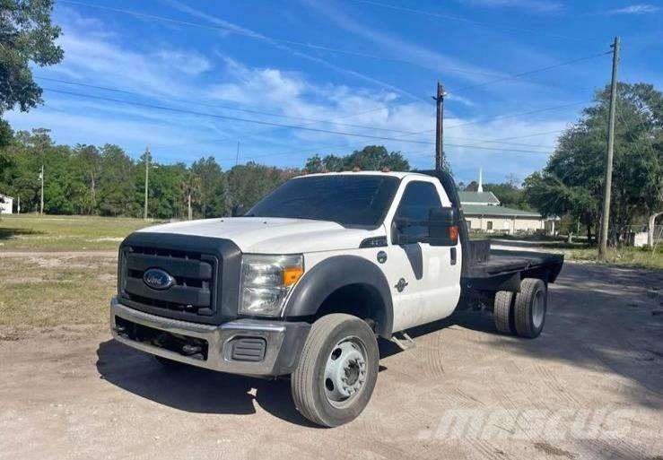 Ford F 550 平板式/側卸式卡車