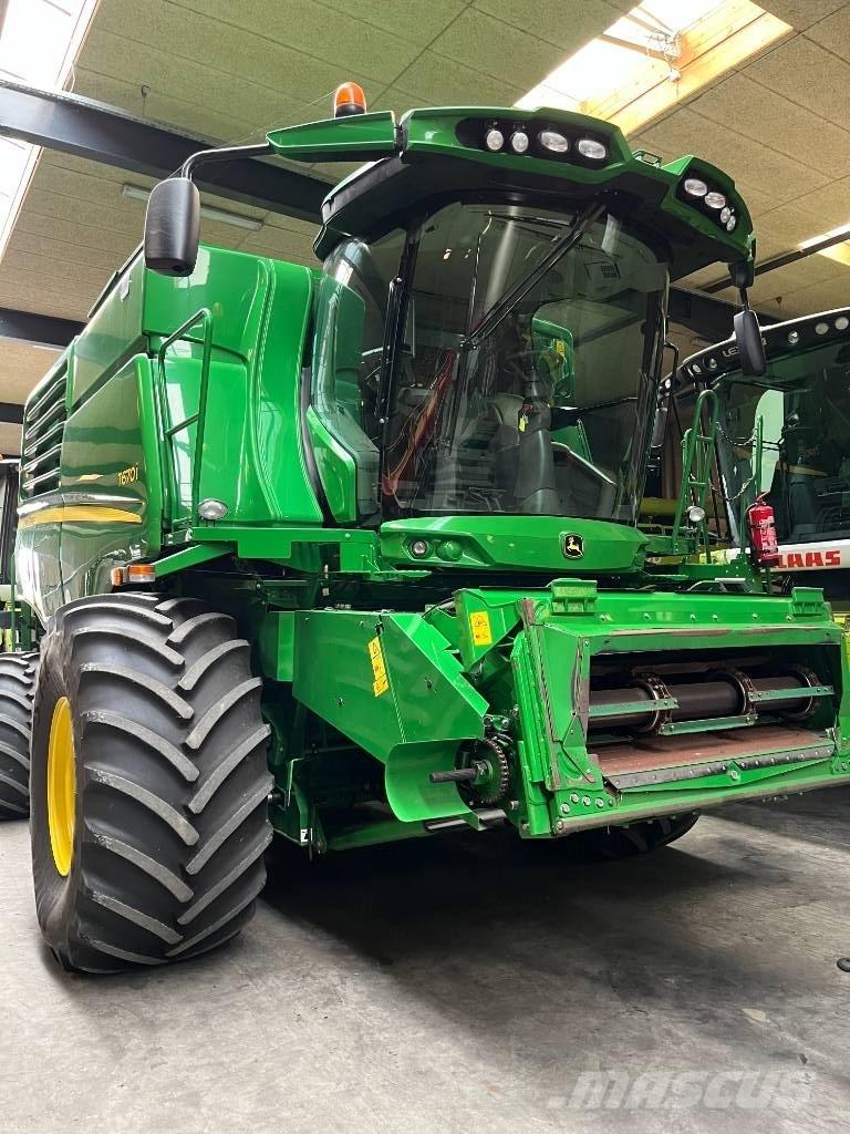 John Deere T670 聯合收穫機