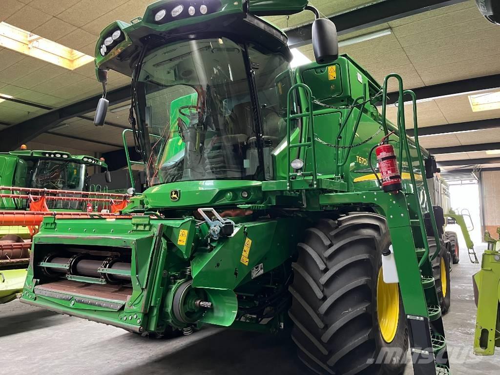 John Deere T670 聯合收穫機