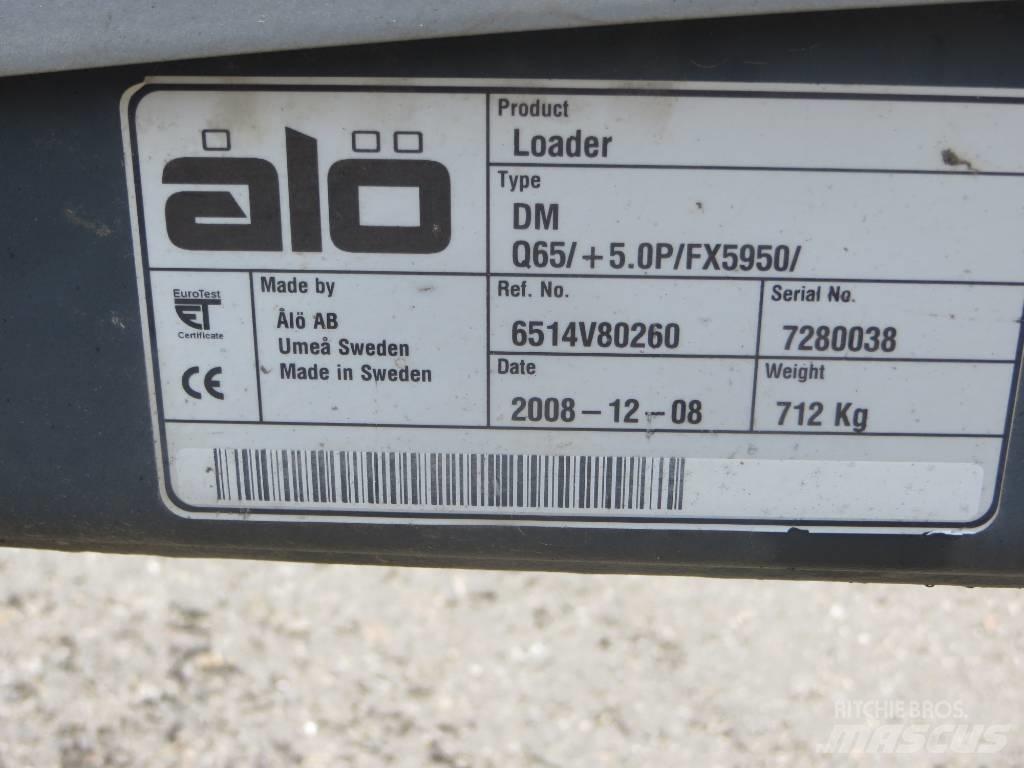 Quicke Q65 前端裝載機和挖掘機